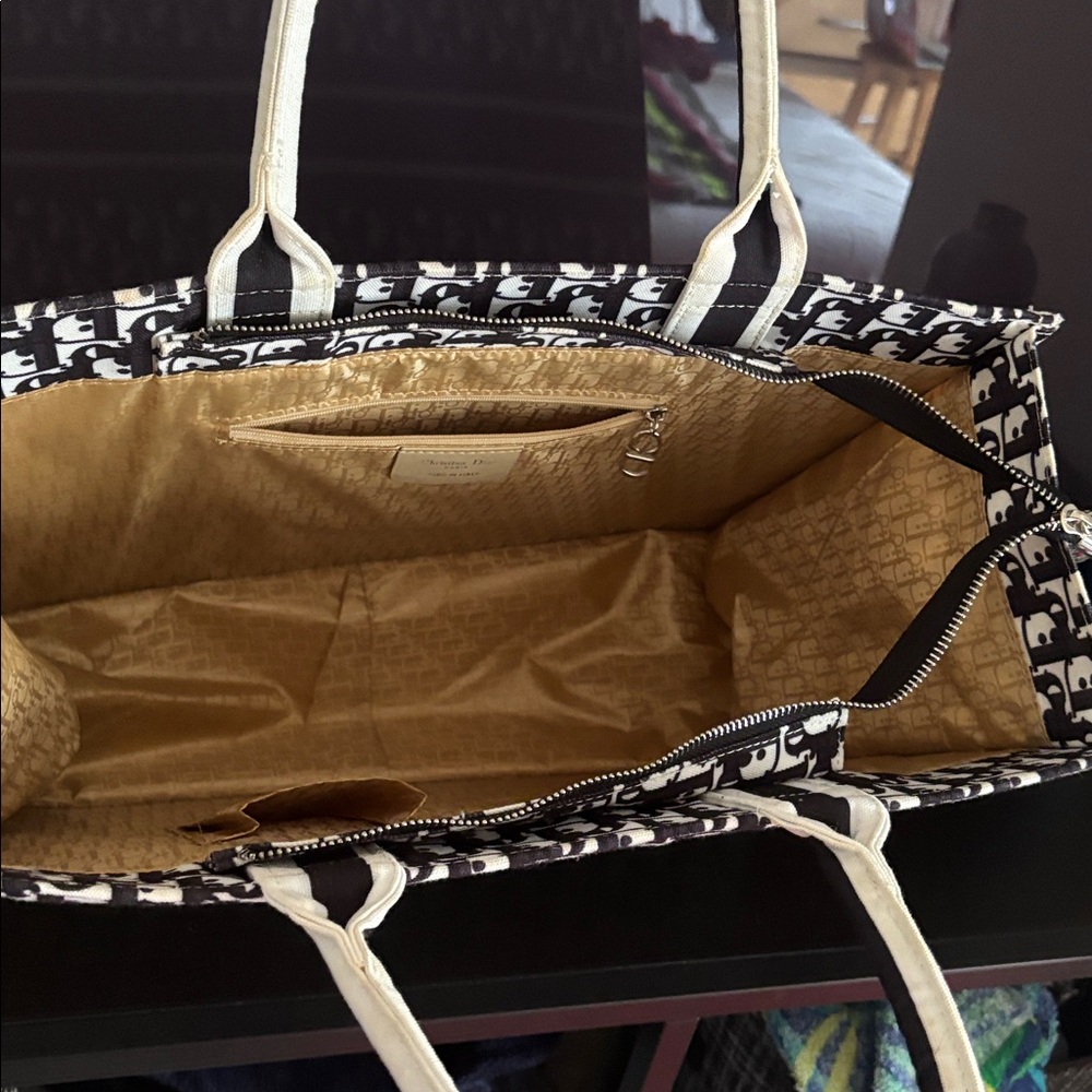 Black and White Tote Bag - Picture 8 of 9